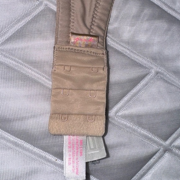 Pink strapless bra - Picture 2 of 4